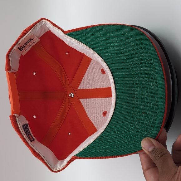 NFL| NWOT Vintage Tampa Bay Buccaneers Red Sports Cap Snap Back Green Brim - Picture 7 of 12